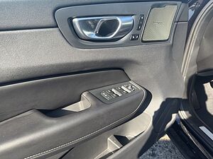 Volvo  Plus Dark