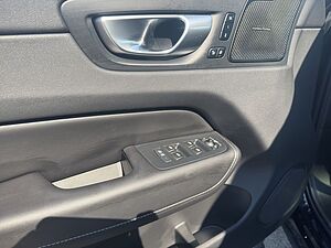 Volvo  Plus Dark