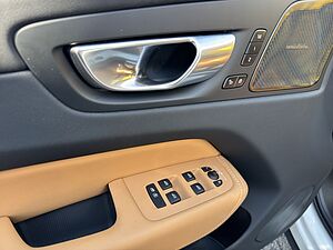 Volvo  Plus Dark
