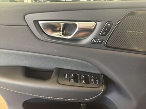 Volvo  Plus Dark