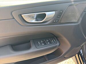 Volvo  Plus Dark