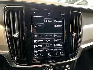 Volvo  D5 AWD R-Design Aut 360° 19' AHK Navi Voll-LED