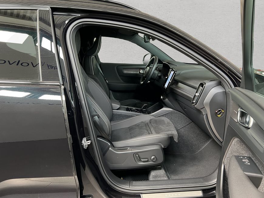 Volvo  Plus Dark
