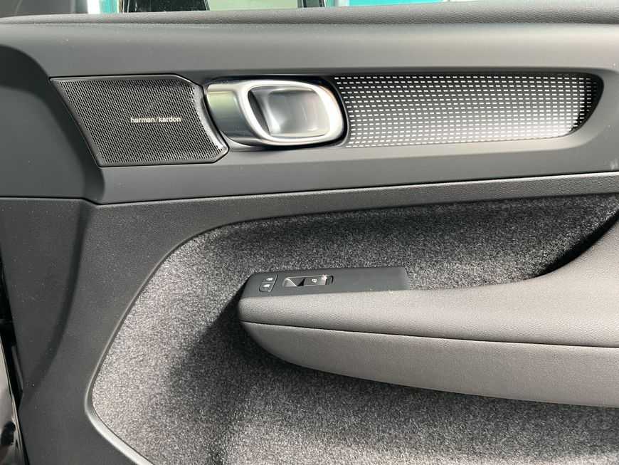 Volvo  Plus Dark