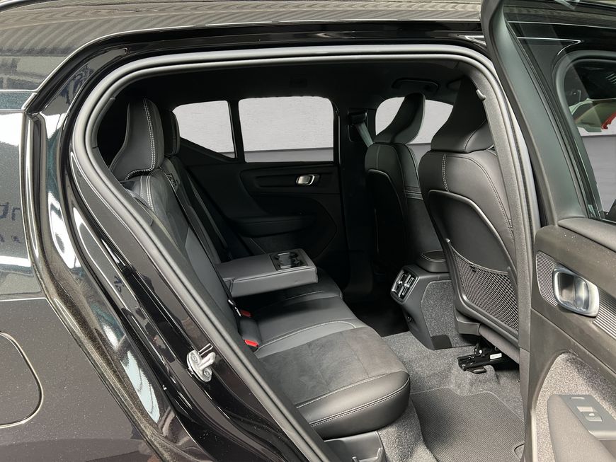 Volvo  Plus Dark
