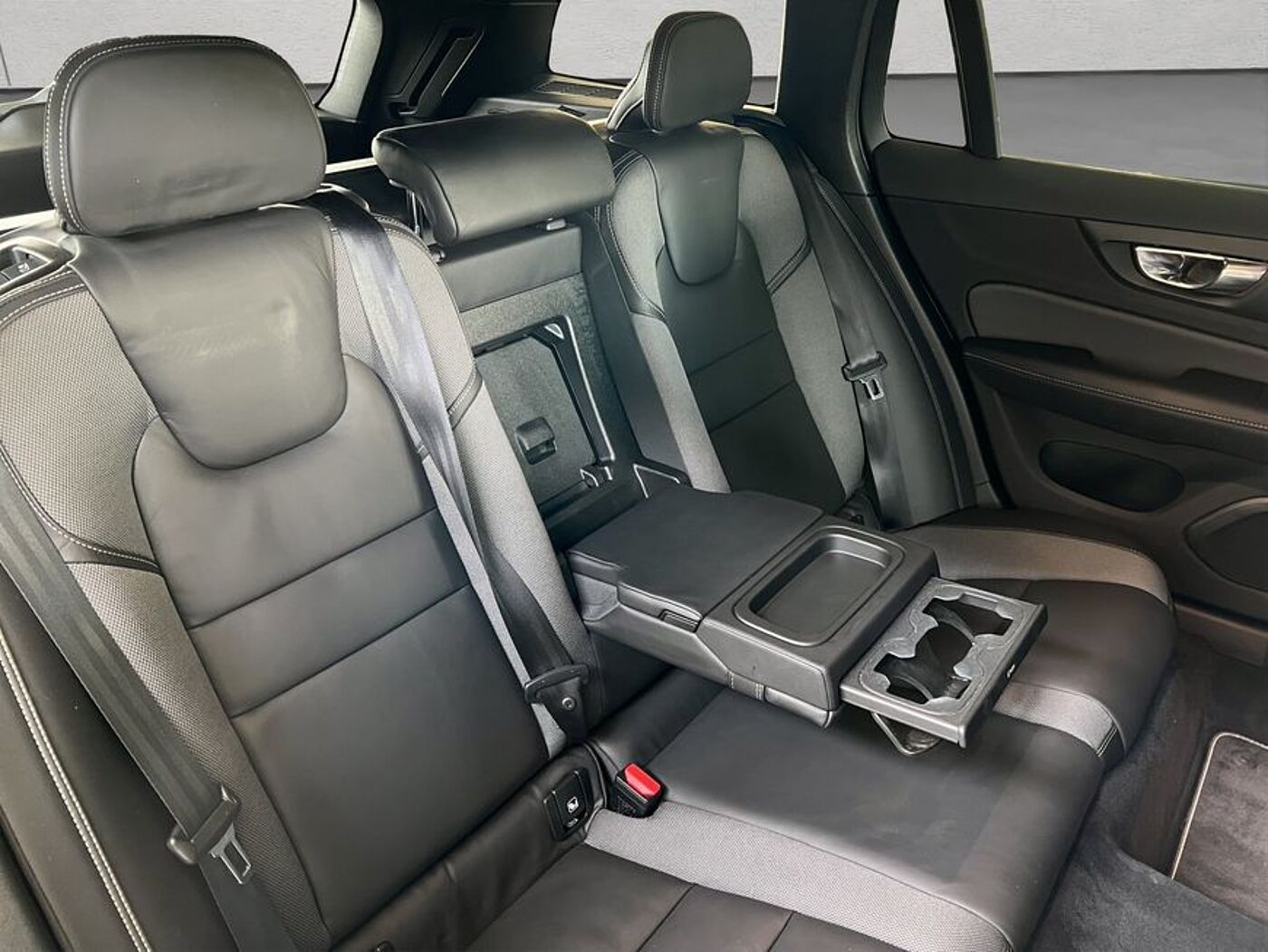 Volvo  T4  Aut PilotAssist BLIS Kamera Navi Voll-LED