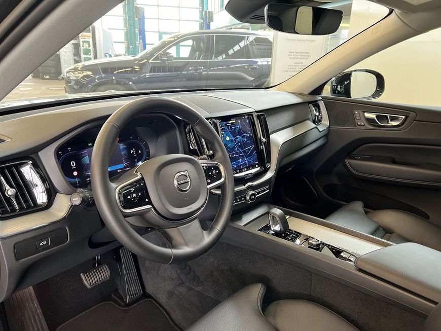 Volvo  Plus Dark