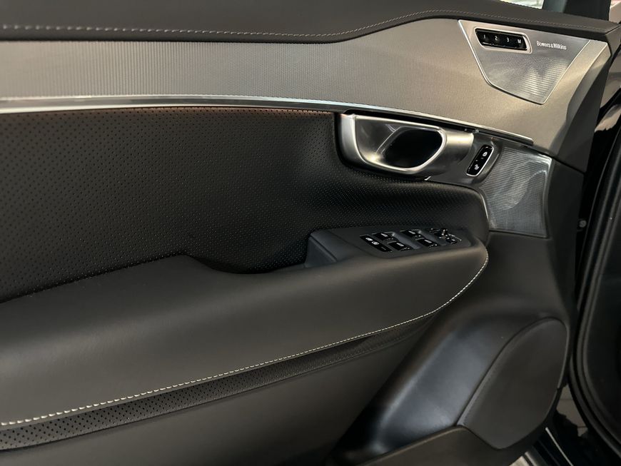 Volvo  Ultimate Dark