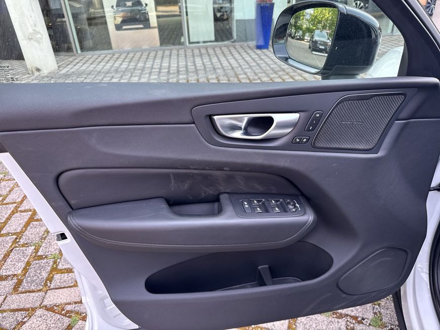 Volvo  Plus Dark