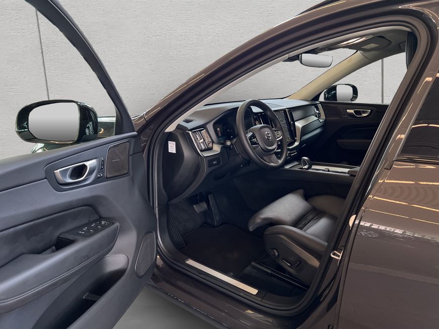 Volvo  Plus Dark
