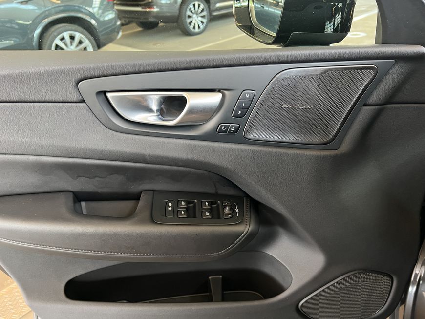 Volvo  Plus Dark