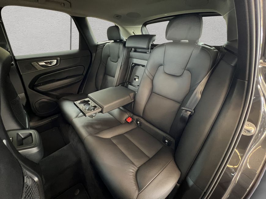 Volvo  Plus Dark