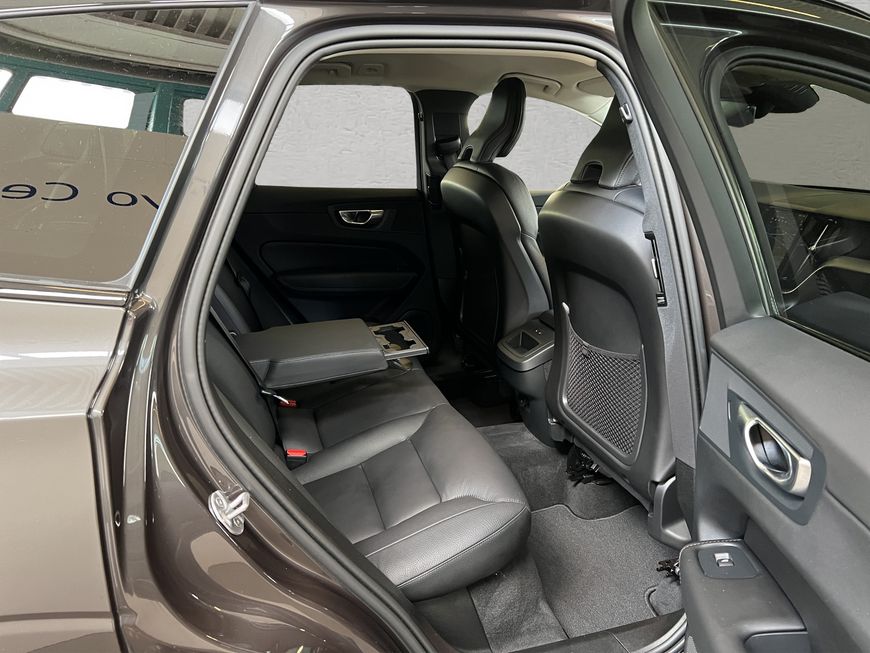 Volvo  Plus Dark