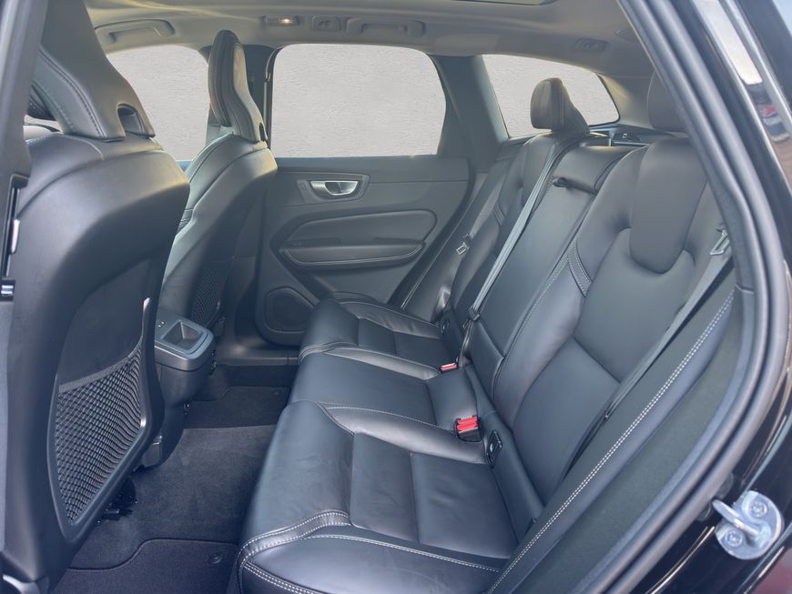 Volvo  Plus Dark