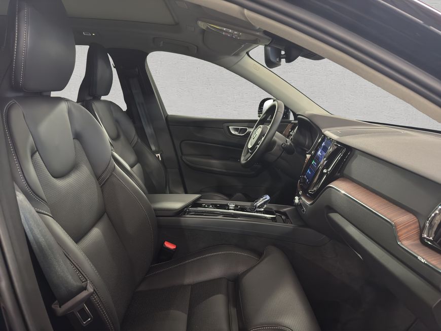 Volvo  Plus Dark