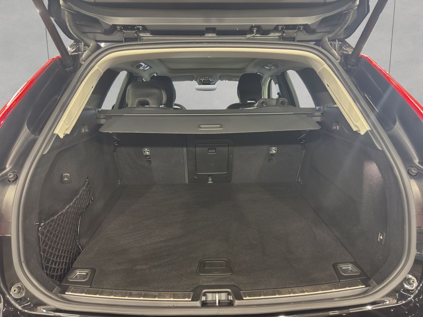 Volvo  Plus Dark