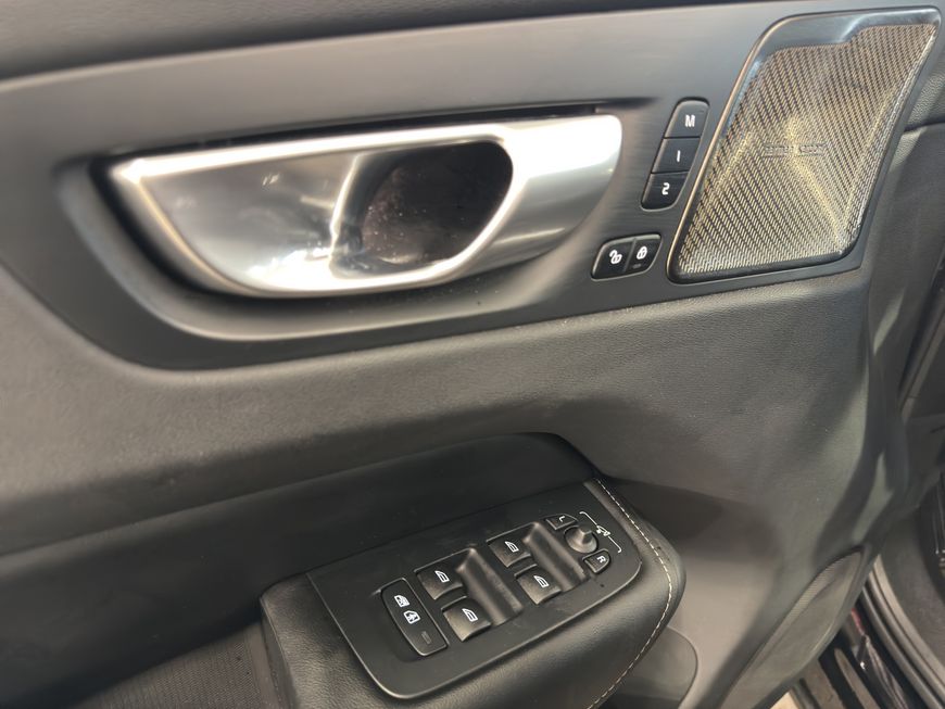 Volvo  Plus Dark