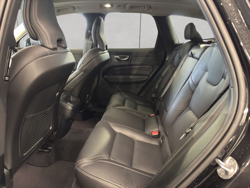 Volvo  Plus Dark