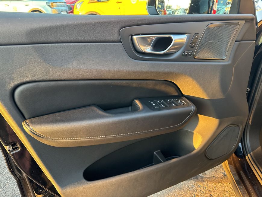 Volvo  Plus Dark