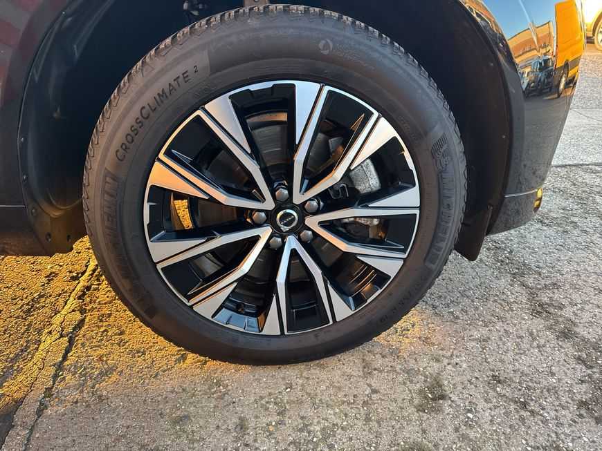Volvo  Plus Dark