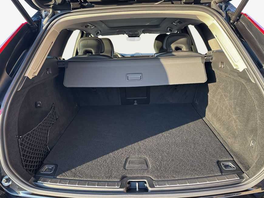 Volvo  Plus Dark