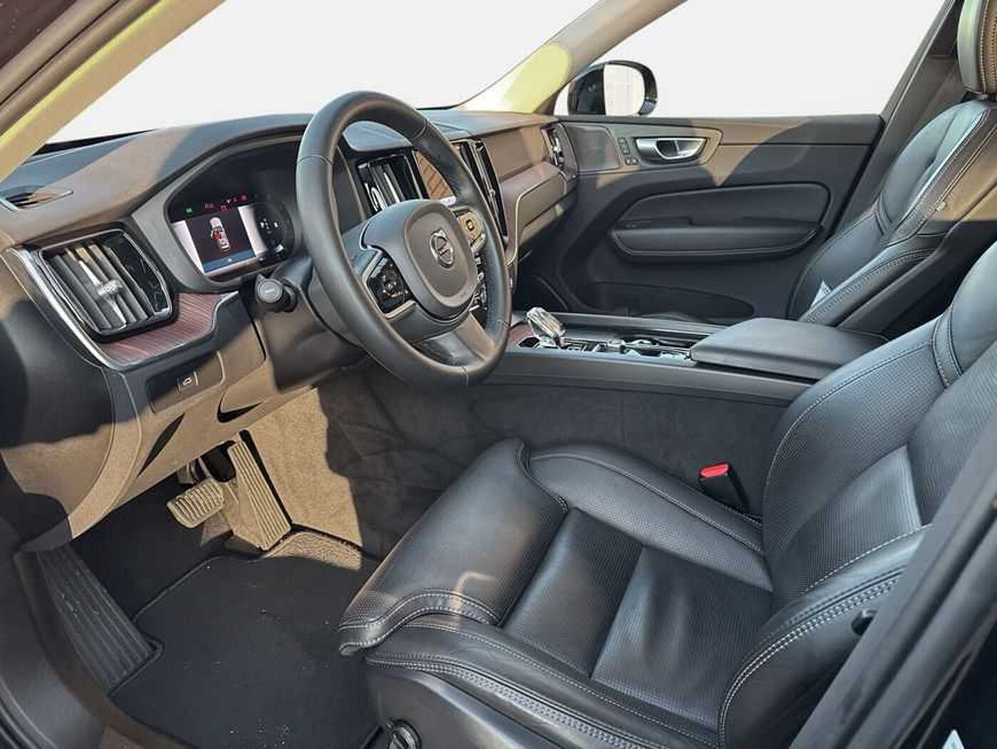 Volvo  Plus Dark