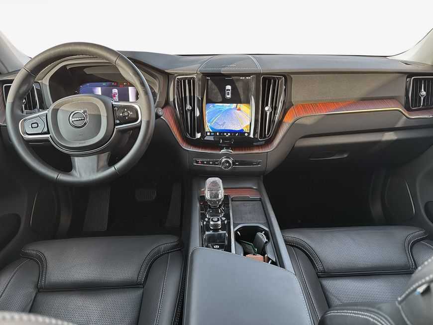 Volvo  Plus Dark