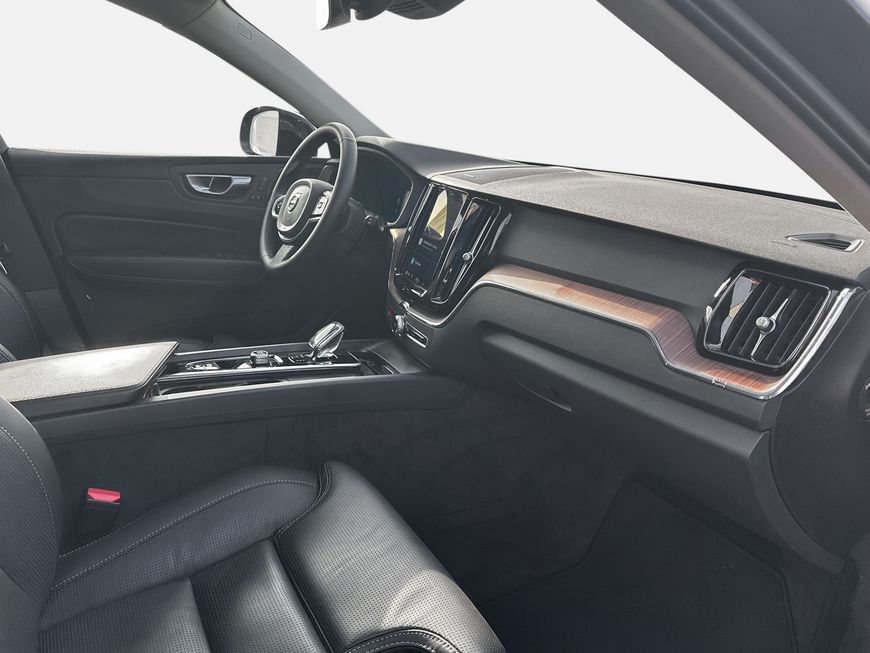Volvo  Plus Dark