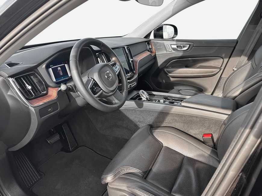 Volvo  Plus Dark
