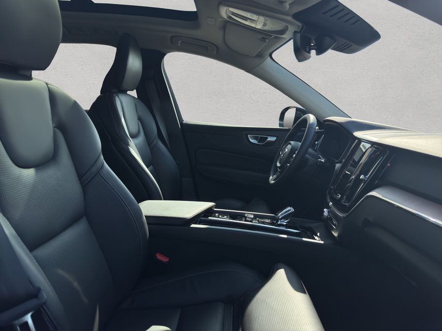 Volvo  Plus Dark