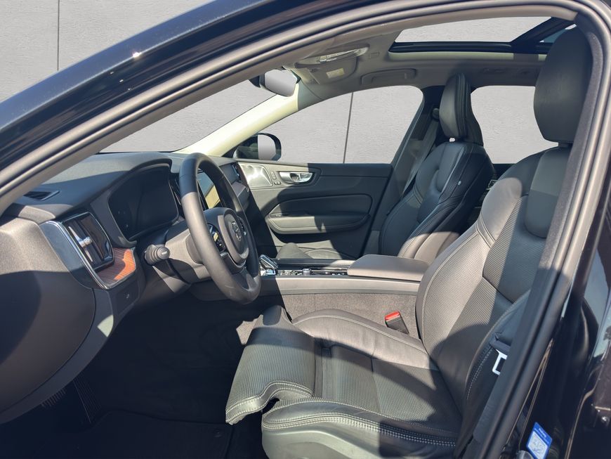 Volvo  Plus Dark
