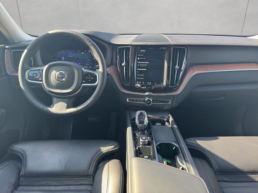 Volvo  Plus Dark