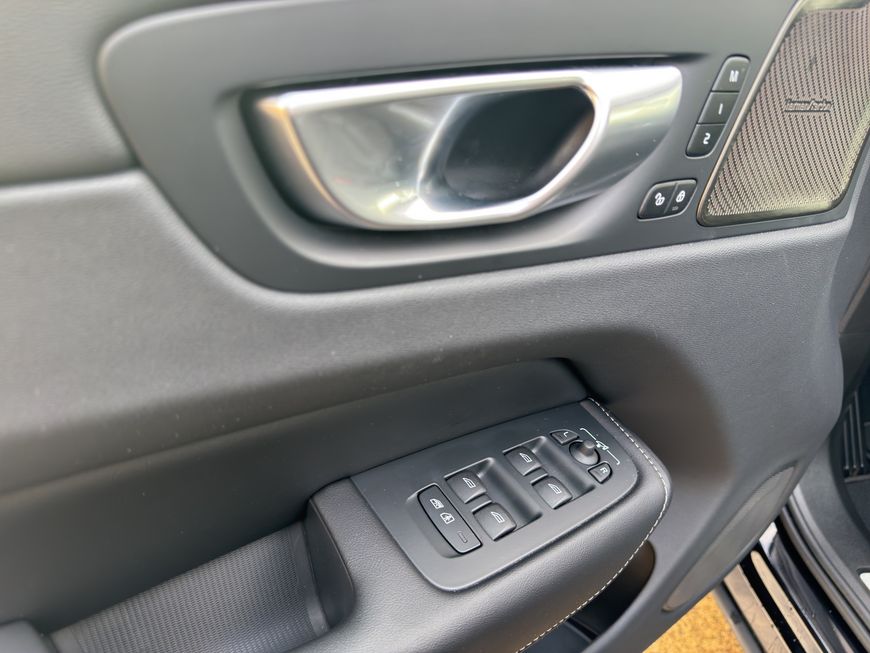 Volvo  Plus Dark