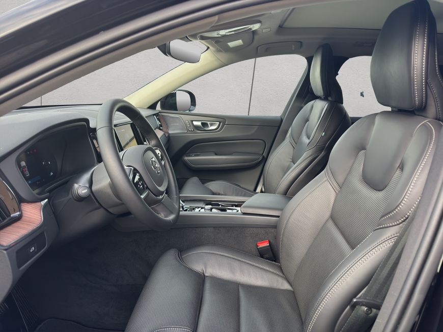 Volvo  Plus Dark