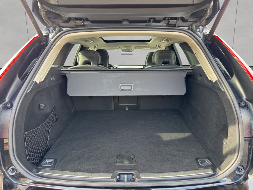 Volvo  Plus Dark