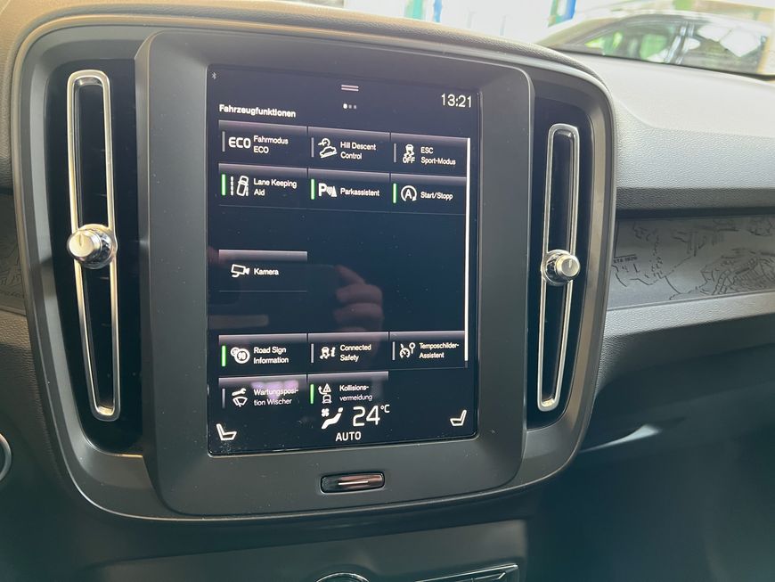Volvo  Momentum Core