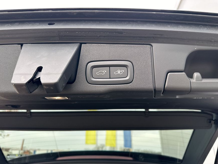 Volvo  Plus Dark