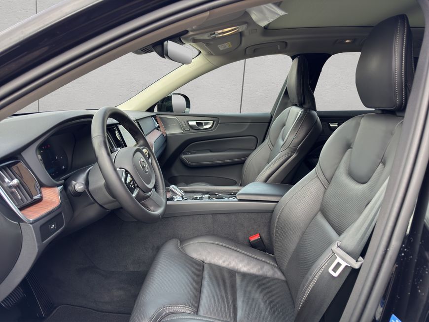 Volvo  Plus Dark