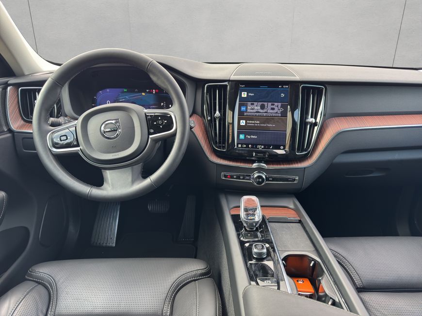 Volvo  Plus Dark