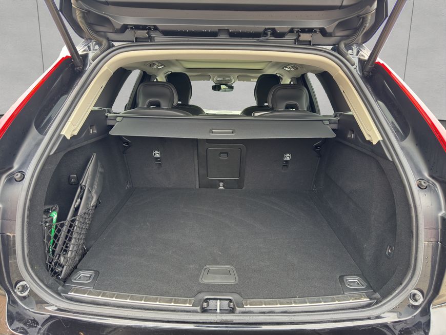 Volvo  Plus Dark