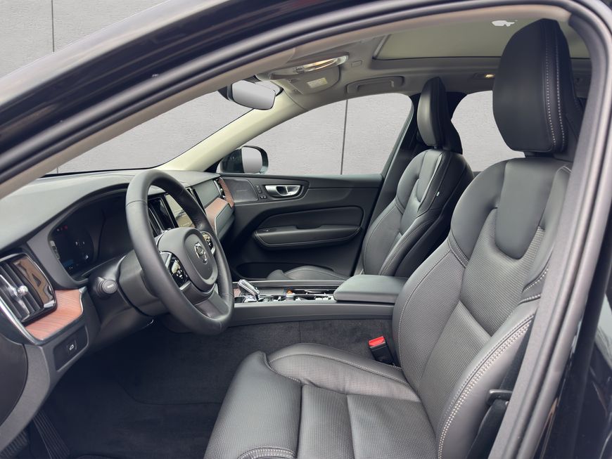Volvo  Plus Dark