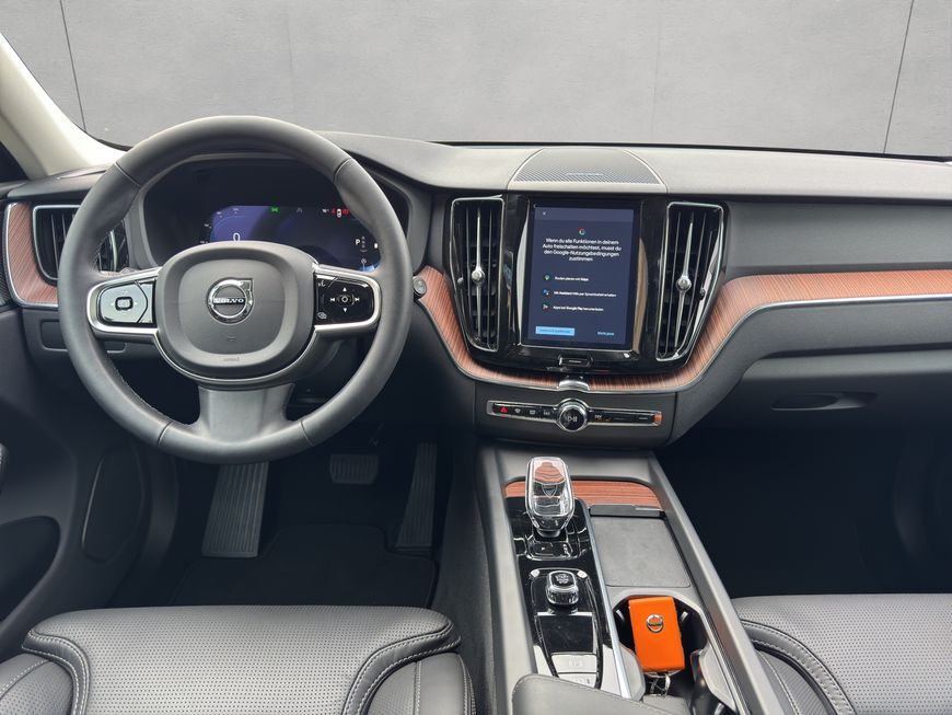 Volvo  Plus Dark