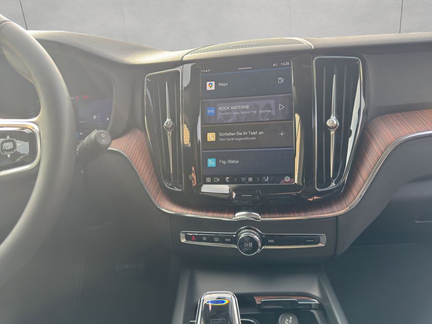 Volvo  Plus Dark