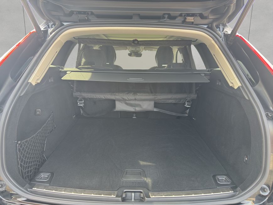 Volvo  Plus Dark