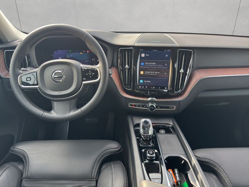 Volvo  Plus Dark