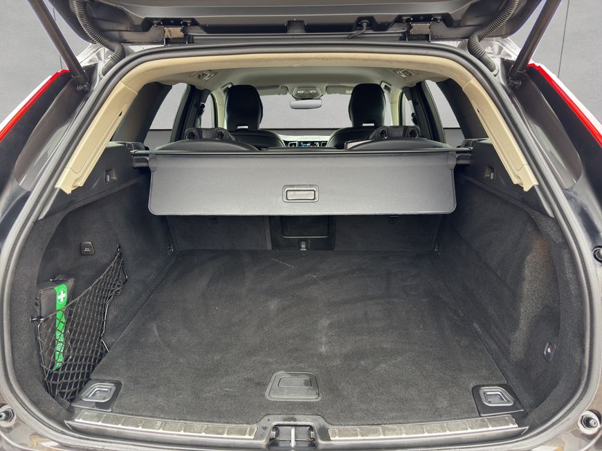 Volvo  Plus Dark