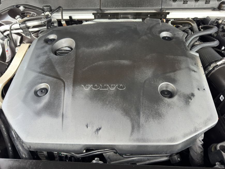 Volvo  Plus Dark