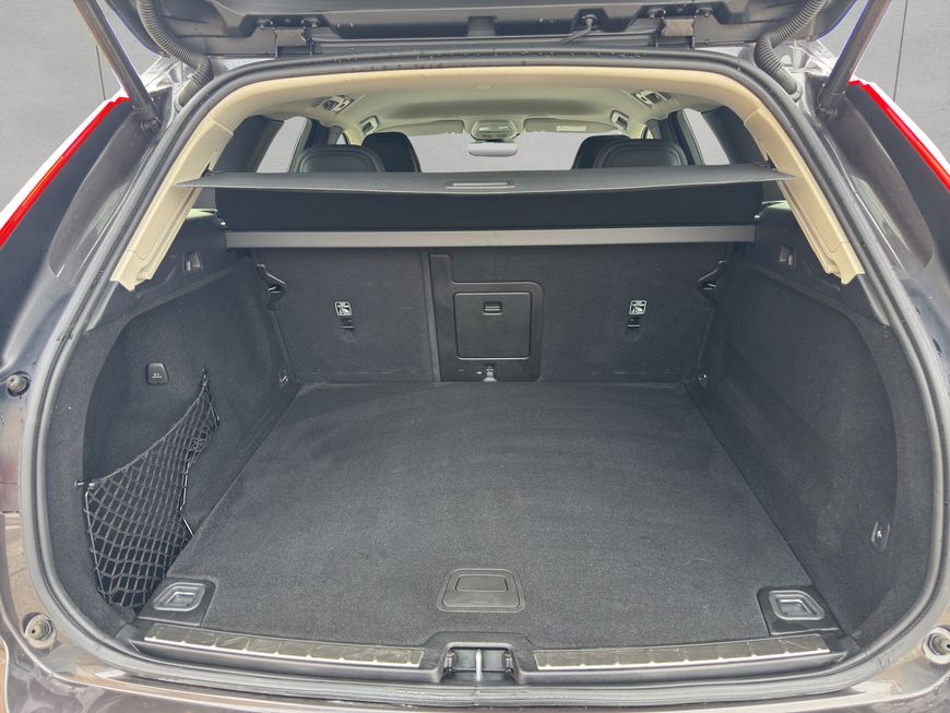 Volvo  Plus Dark