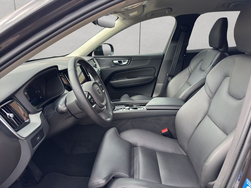 Volvo  Plus Dark