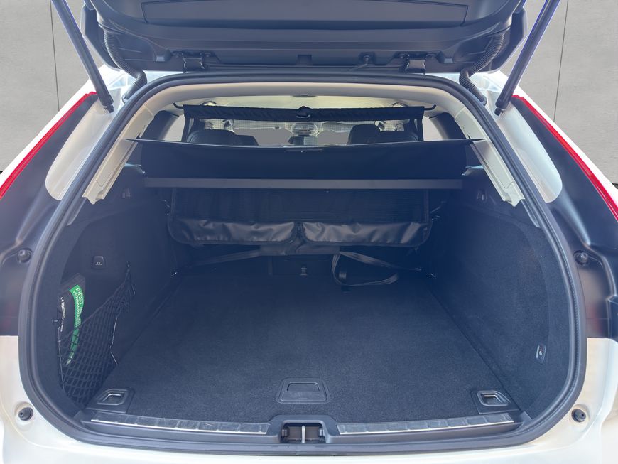 Volvo  Plus Dark